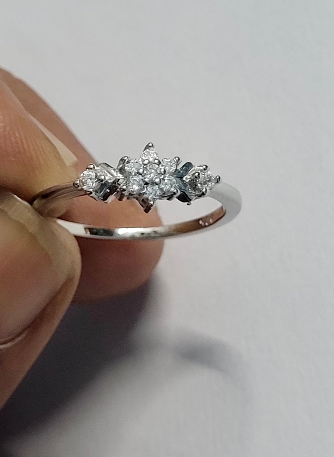 Sparkling Pure Silver Floral Diamond CZ Ring for Women – Elegant Designer Band for Engagement & Gifting Silvergift.in