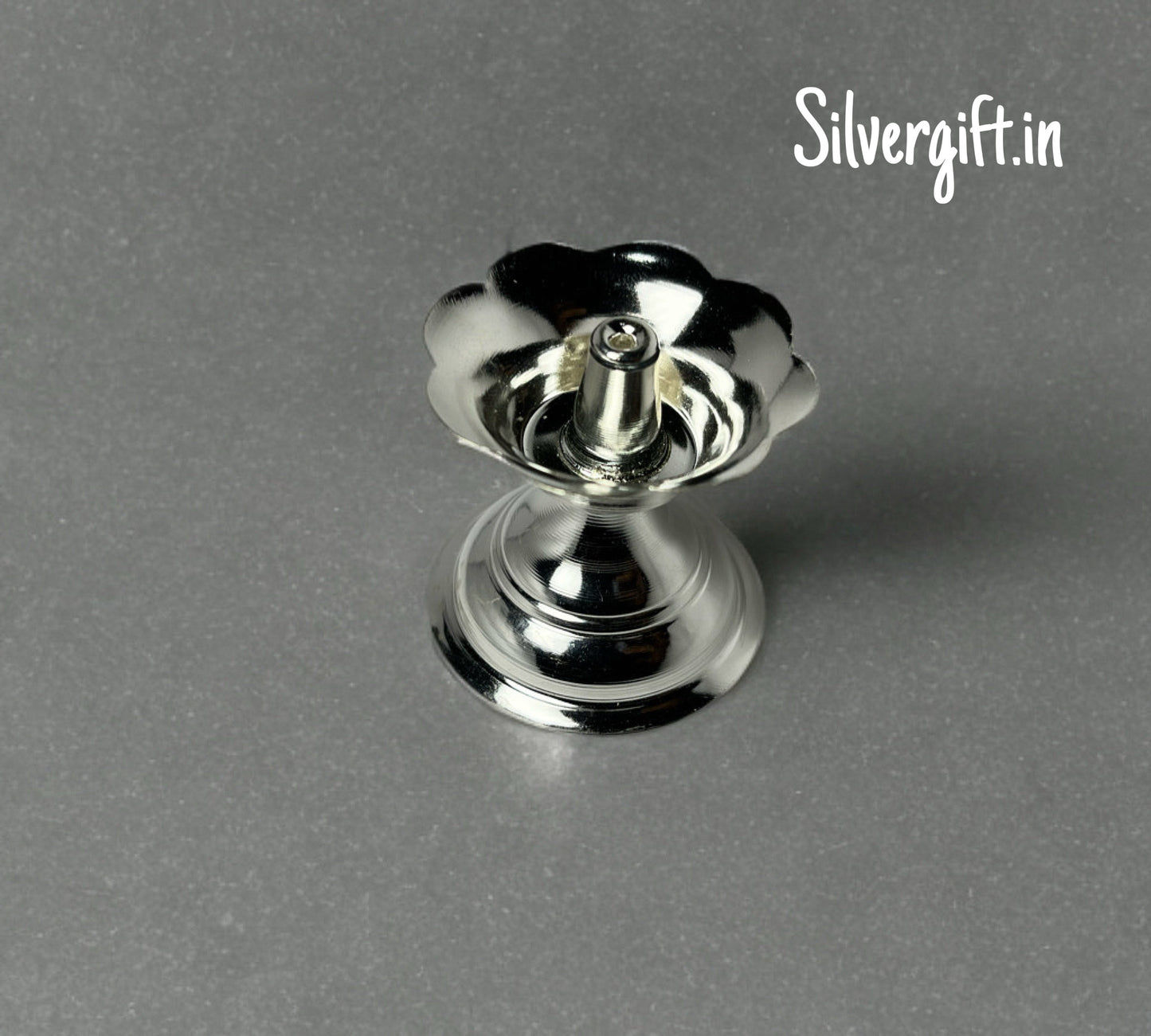 Buy Traditional Silver Vilakku for Pooja Online | Authentic Pooja Lamps Silvergift.in