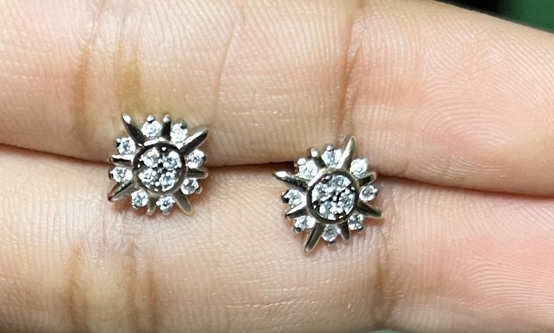 Silver Flower stone Stud Earrings - Floral Design Sterling Silver Studs Silvergift.in