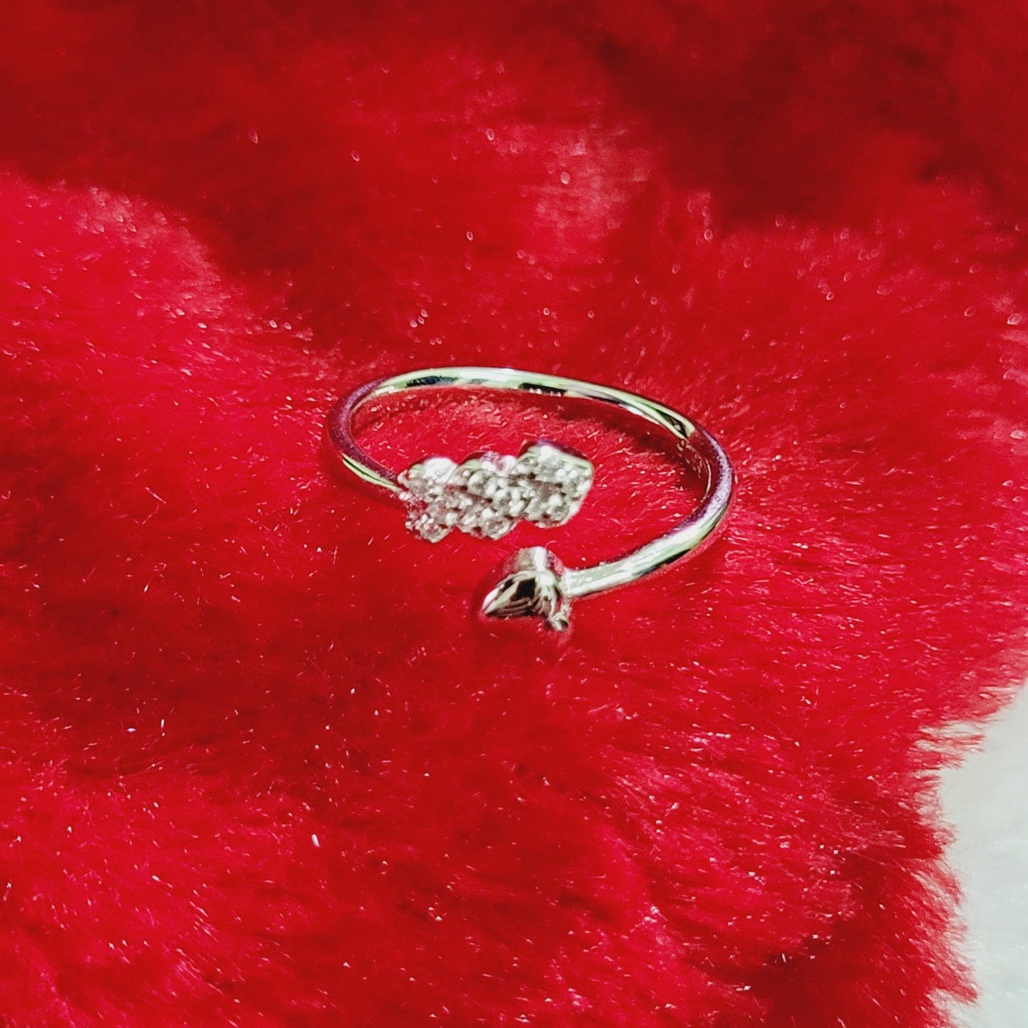 Modern Silver Toe Ring for Women with White Stones - Adjustable & Elegant Silvergift.in