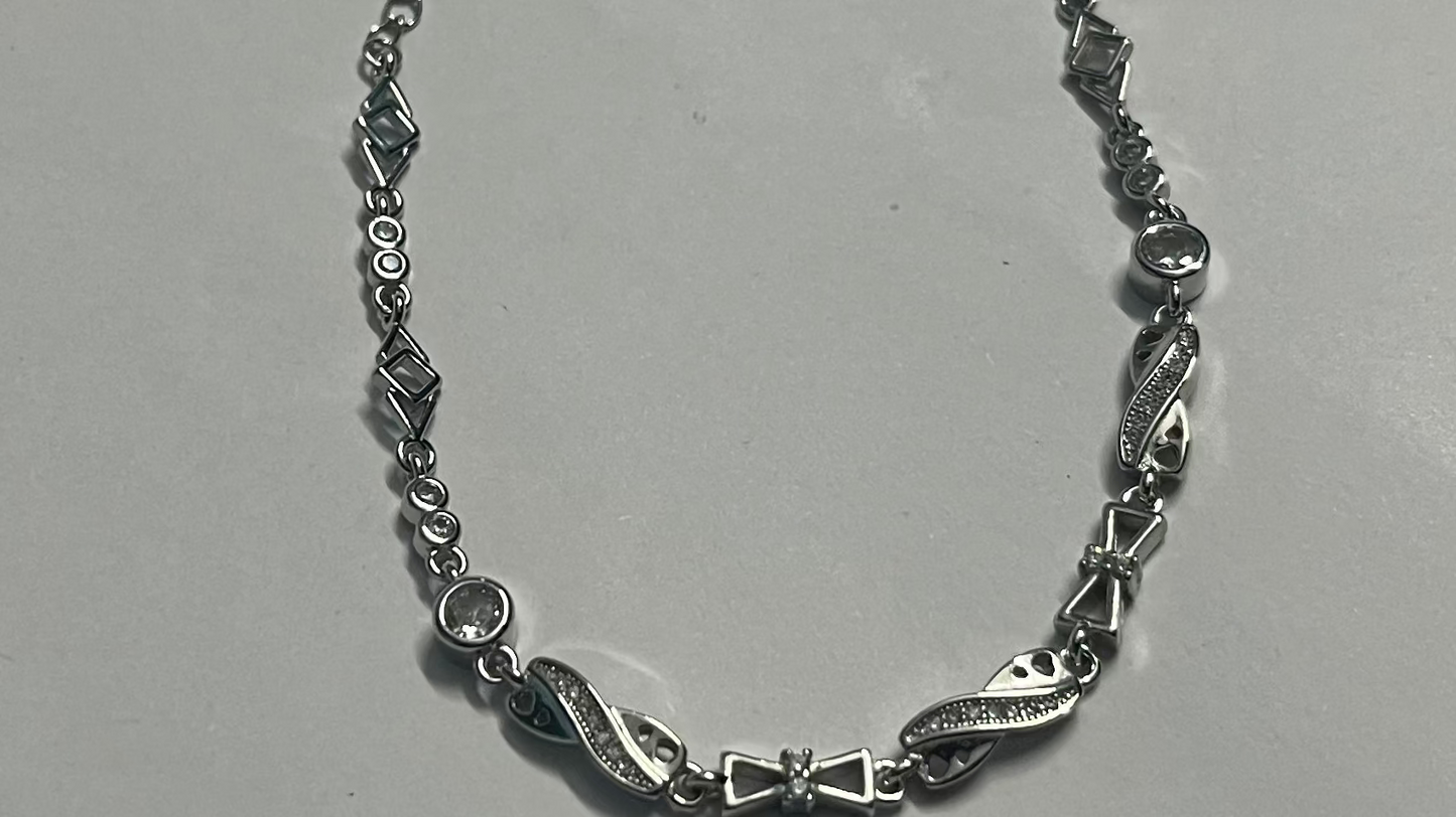 925 Sterling Silver Elegant Women’s Bracelet with Crystal Accents – Adjustable Designer Jewellery. Silvergift.in