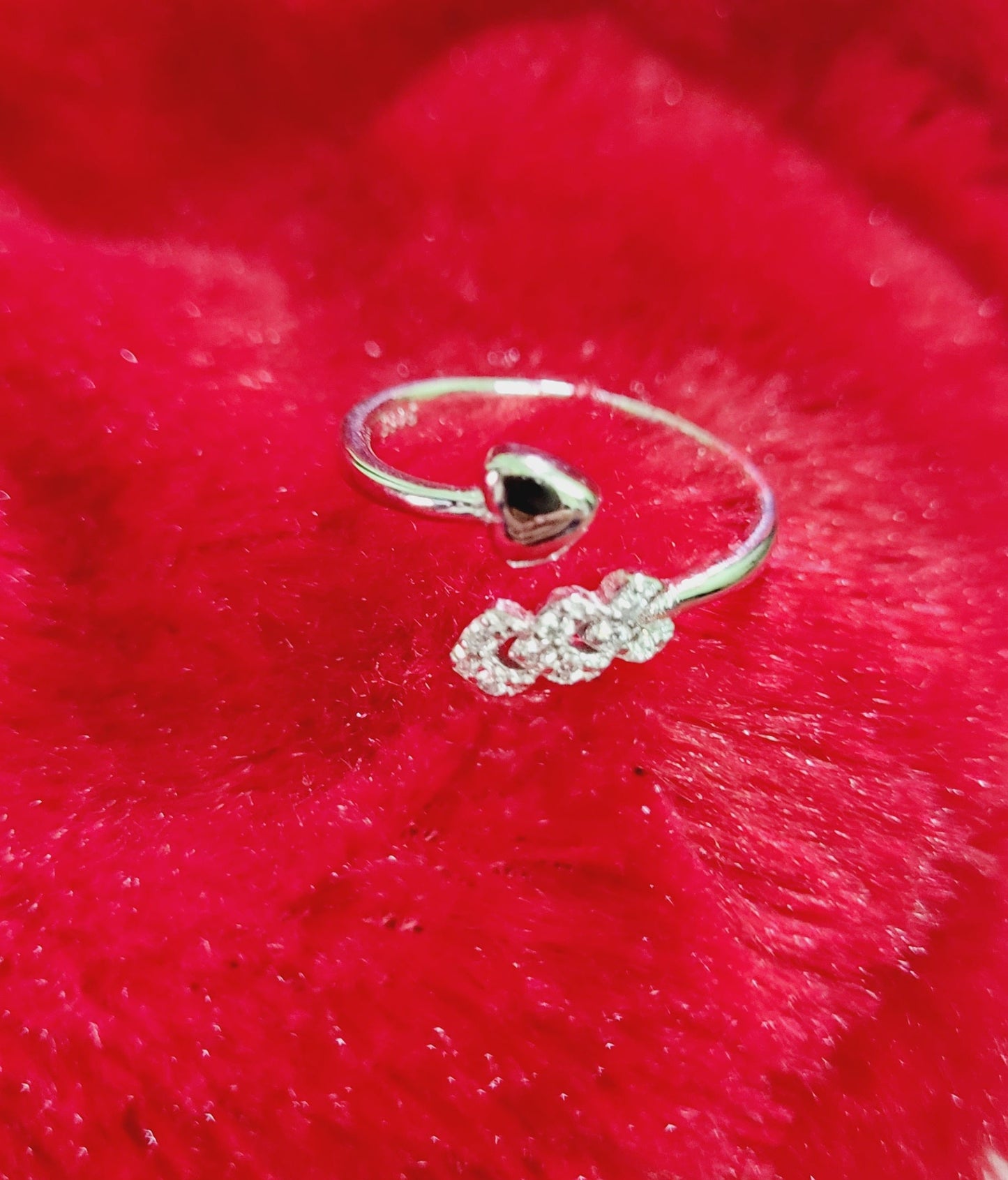 Modern Silver Toe Ring for Women with White Stones - Adjustable & Elegant Silvergift.in