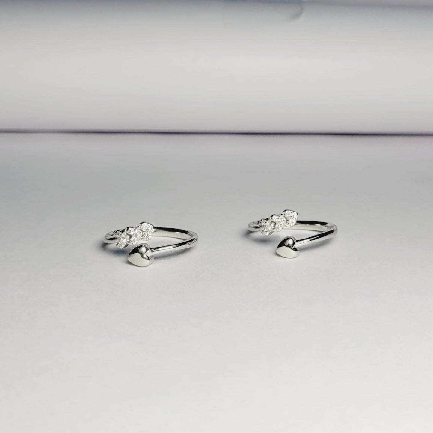 Modern Silver Toe Ring for Women with White Stones - Adjustable & Elegant Silvergift.in