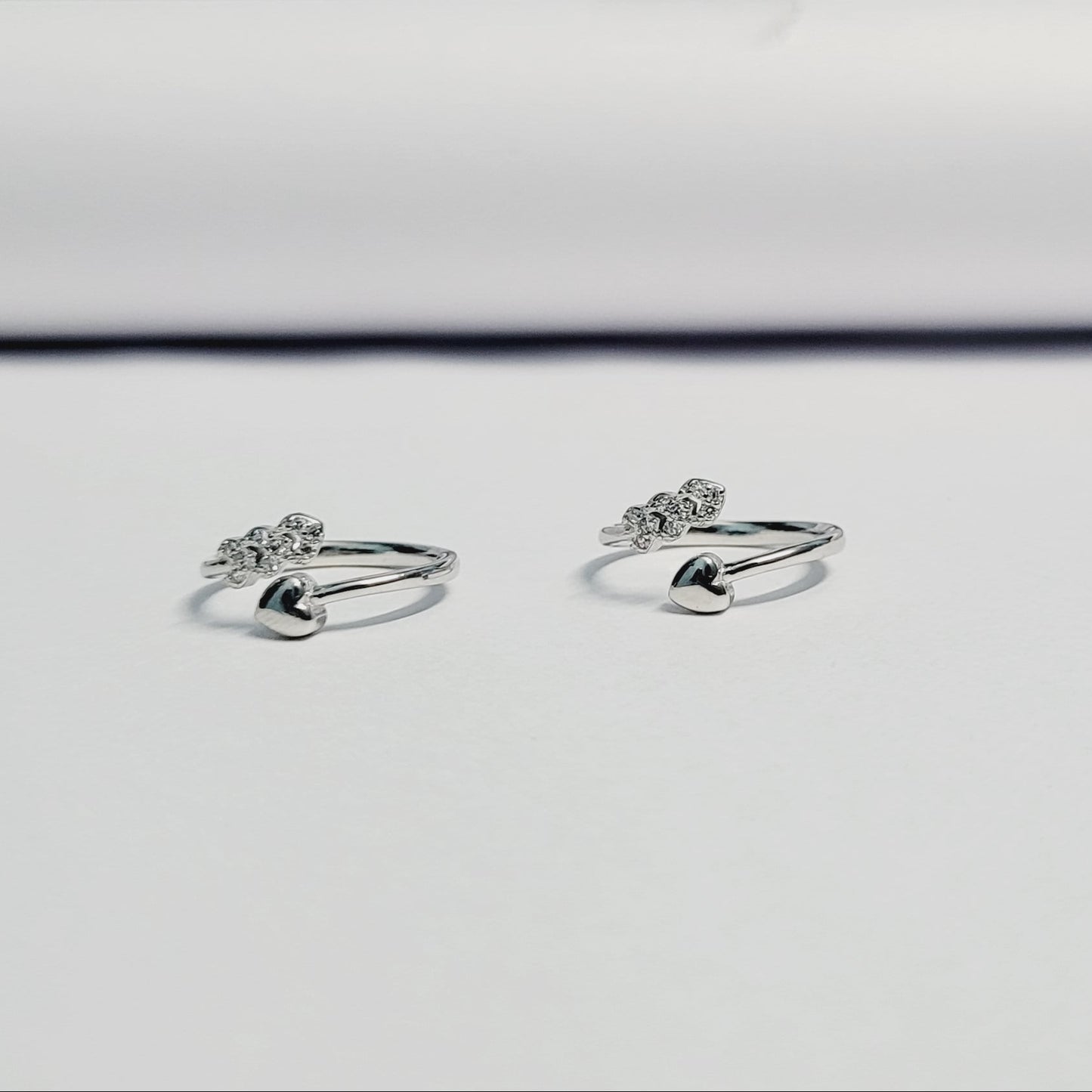 Modern Silver Toe Ring for Women with White Stones - Adjustable & Elegant Silvergift.in