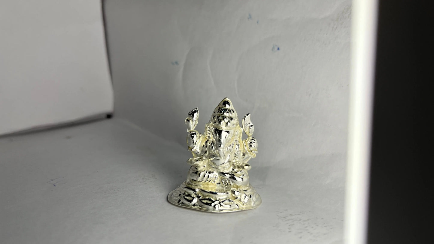 Divine Vinayagar Idol | Unique Ganesha idol for Pooja Silvergift.in