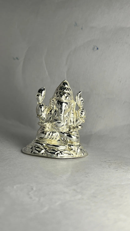 Divine Vinayagar Idol | Unique Ganesha idol for Pooja Silvergift.in