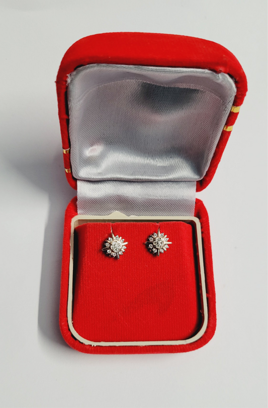 Silver Flower stone Stud Earrings - Floral Design Sterling Silver Studs Silvergift.in