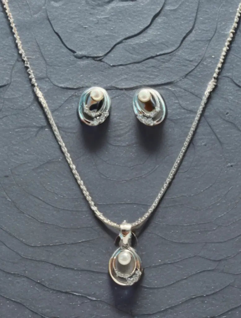 Pure Silver chain pendant and stud set Silvergift.in