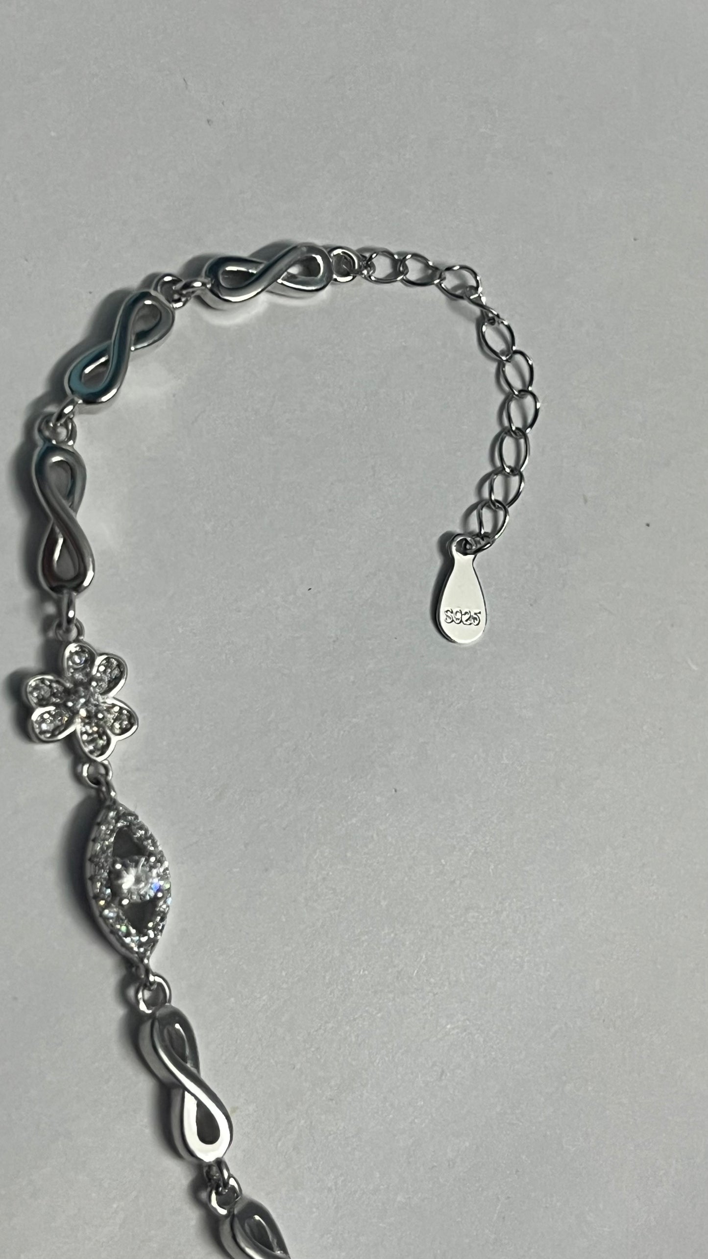 Pure 925 Silver Floral Stone Bracelet for Women – Elegant Flower Design Jewelry. Silvergift.in