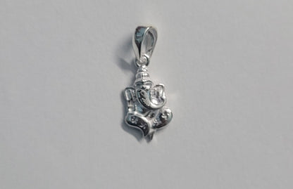Pure 925 Silver Ganesha Pendant – Lord Ganesh Idol Locket for Men & Women | Spiritual Protection Jewelry. Silvergift.in