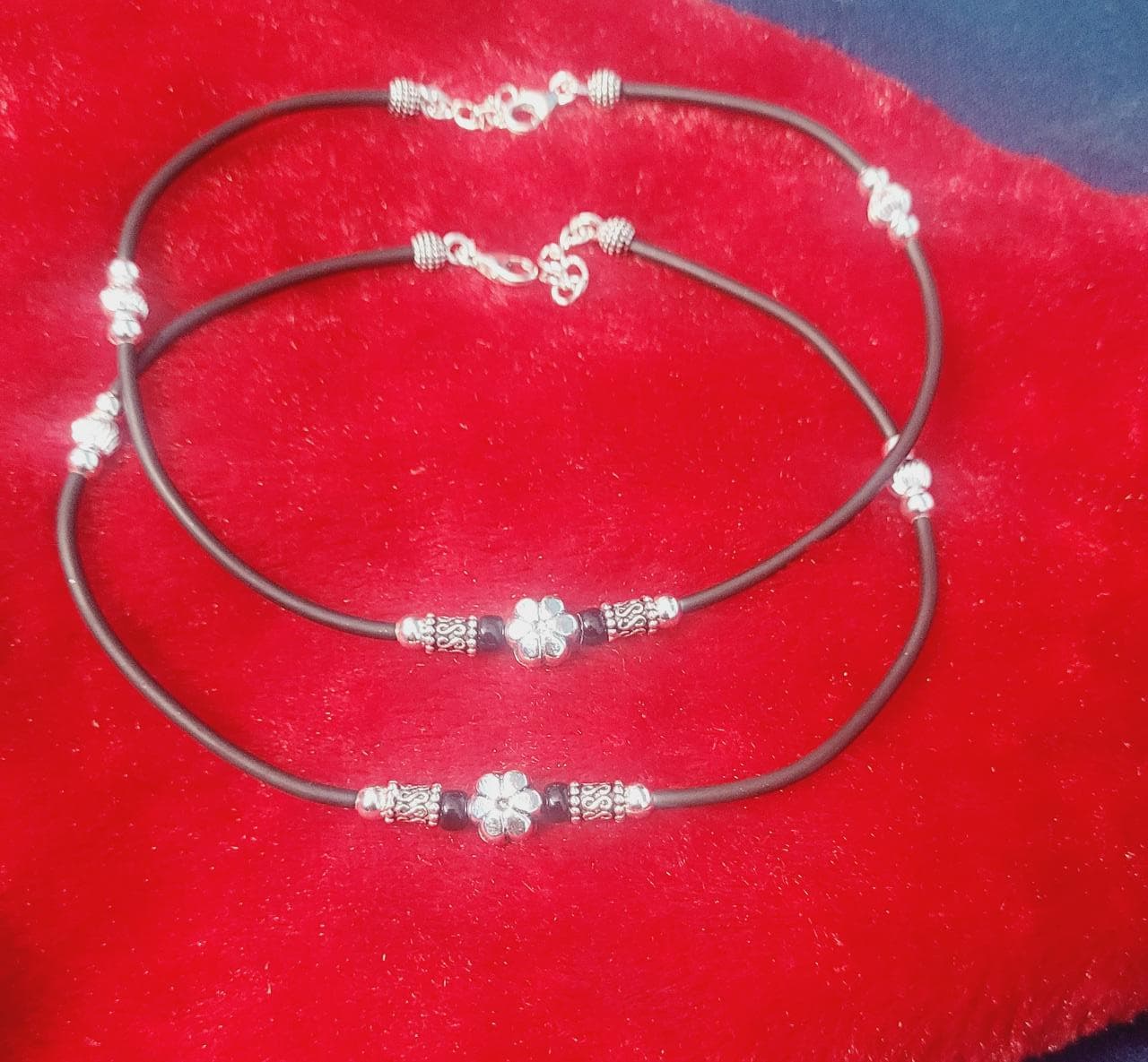Beautiful Silver Black Anklet for ladies Silvergift.in