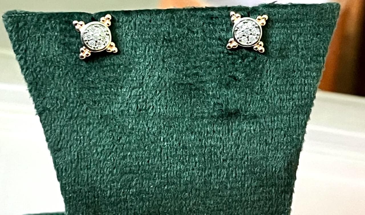 Premium Pure Silver Stud Earrings – Graceful and Lightweight for women. Silvergift.in