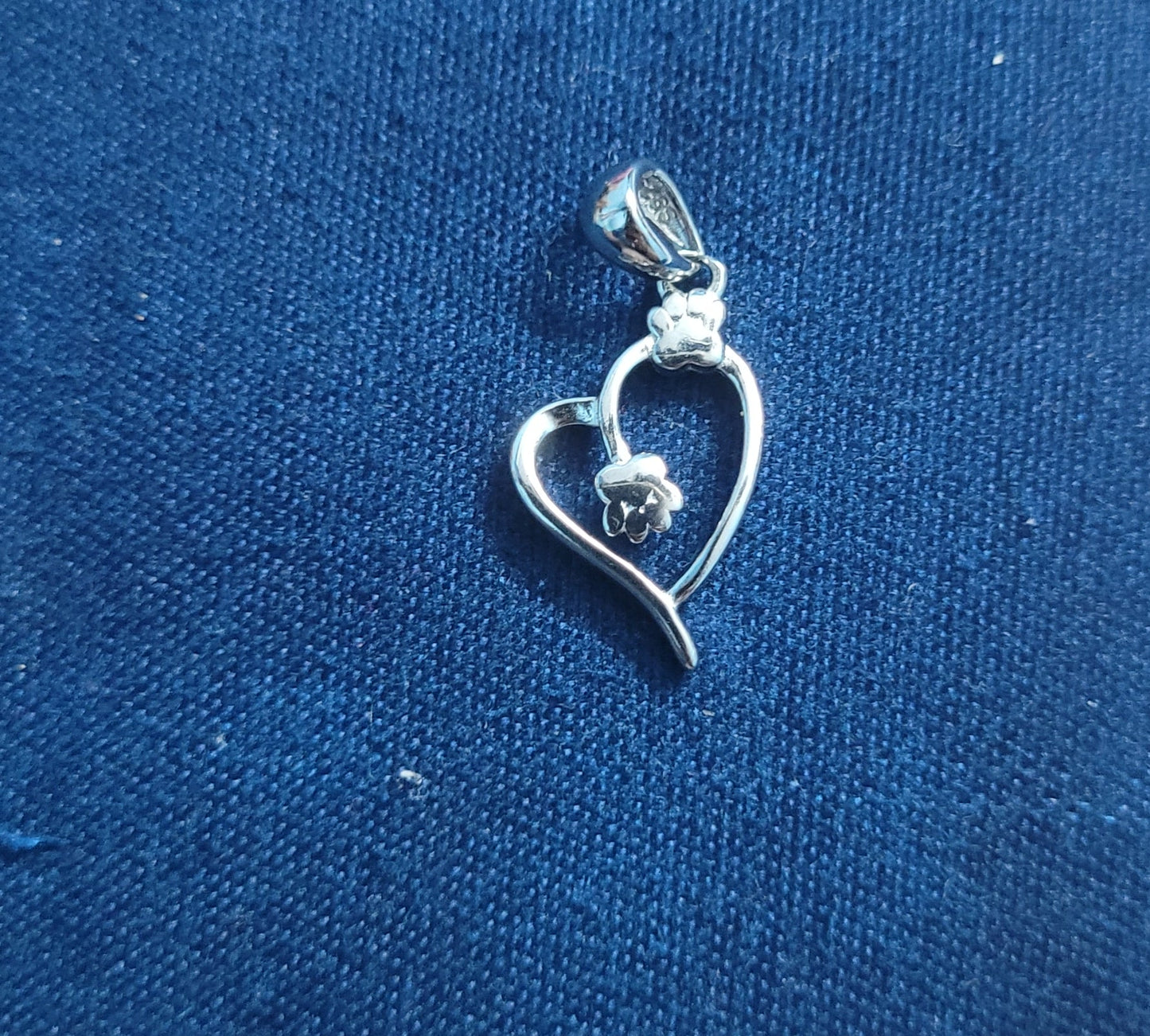 925 Sterling Silver Classic Heart Pendant with Sparkling Stone | Elegant Silver Jewelry for Women & Girls. Silvergift.in