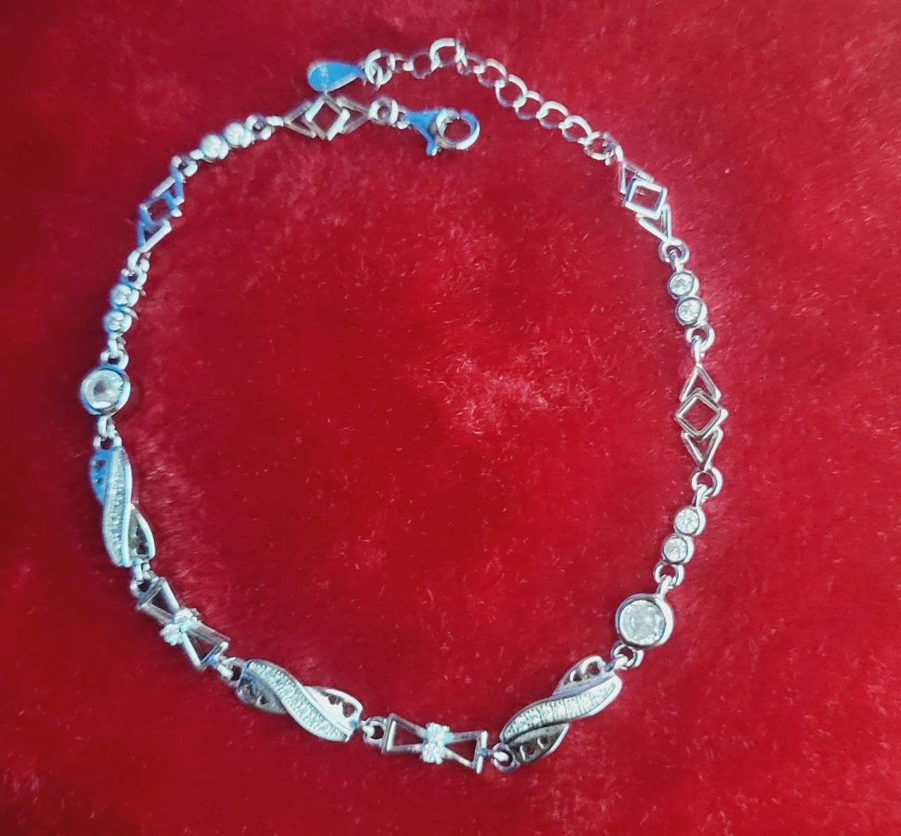 925 Sterling Silver Elegant Women’s Bracelet with Crystal Accents – Adjustable Designer Jewellery. Silvergift.in