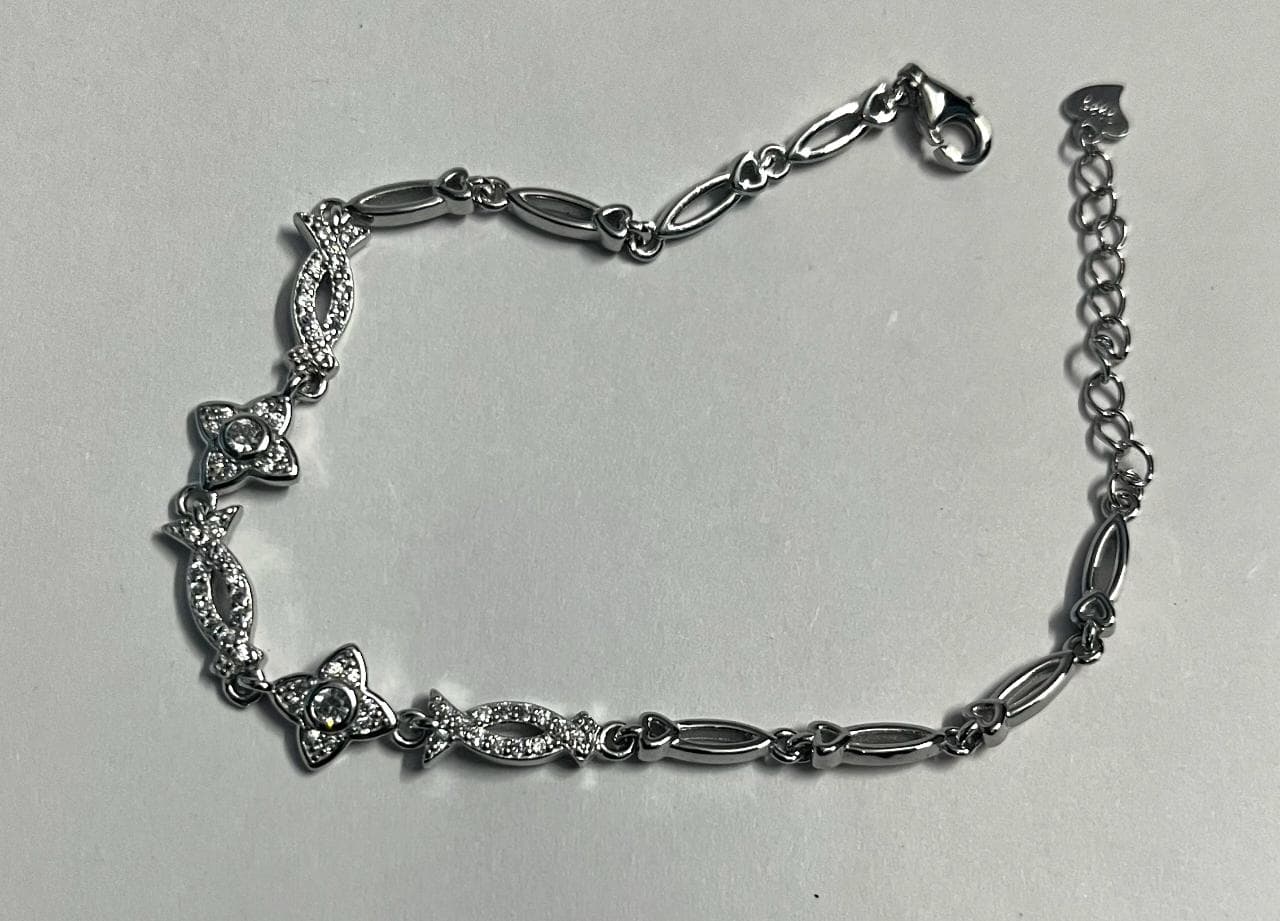 Minimalist 925 Silver Crystal Bracelet – Stylish Shimmering Women’s Jewelry. Silvergift.in