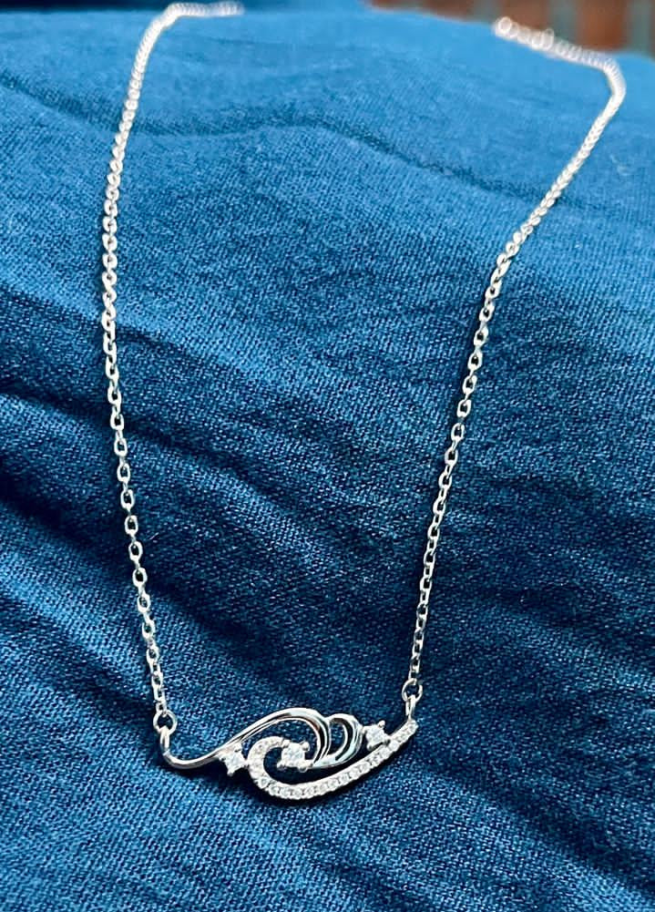 Pure 925 Sterling Silver Pendant Set with Sparkling Gemstone - Elegant Jewelry for Women. Silvergift.in