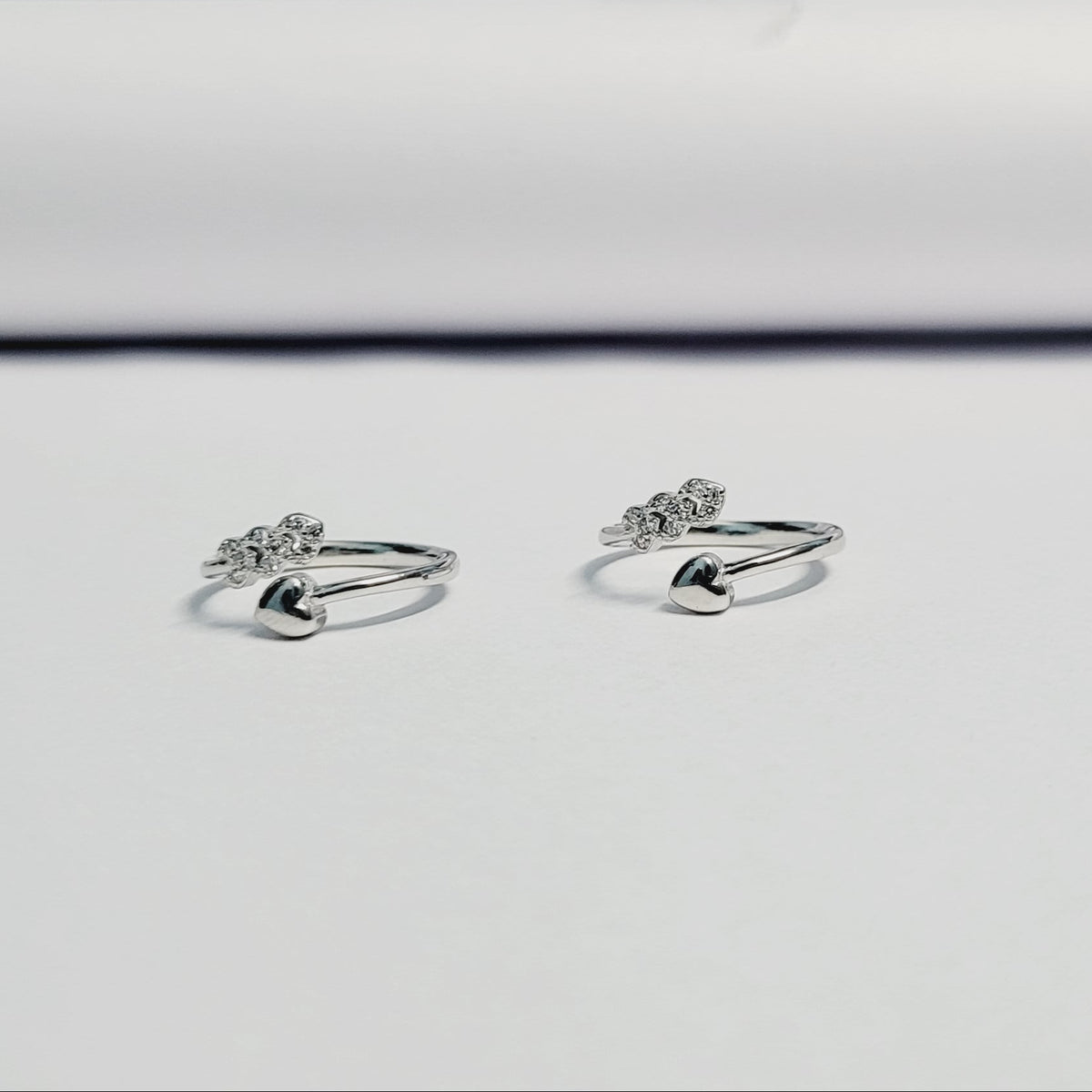 Modern Silver Toe Ring for Women with White Stones - Adjustable & Elegant Silvergift.in