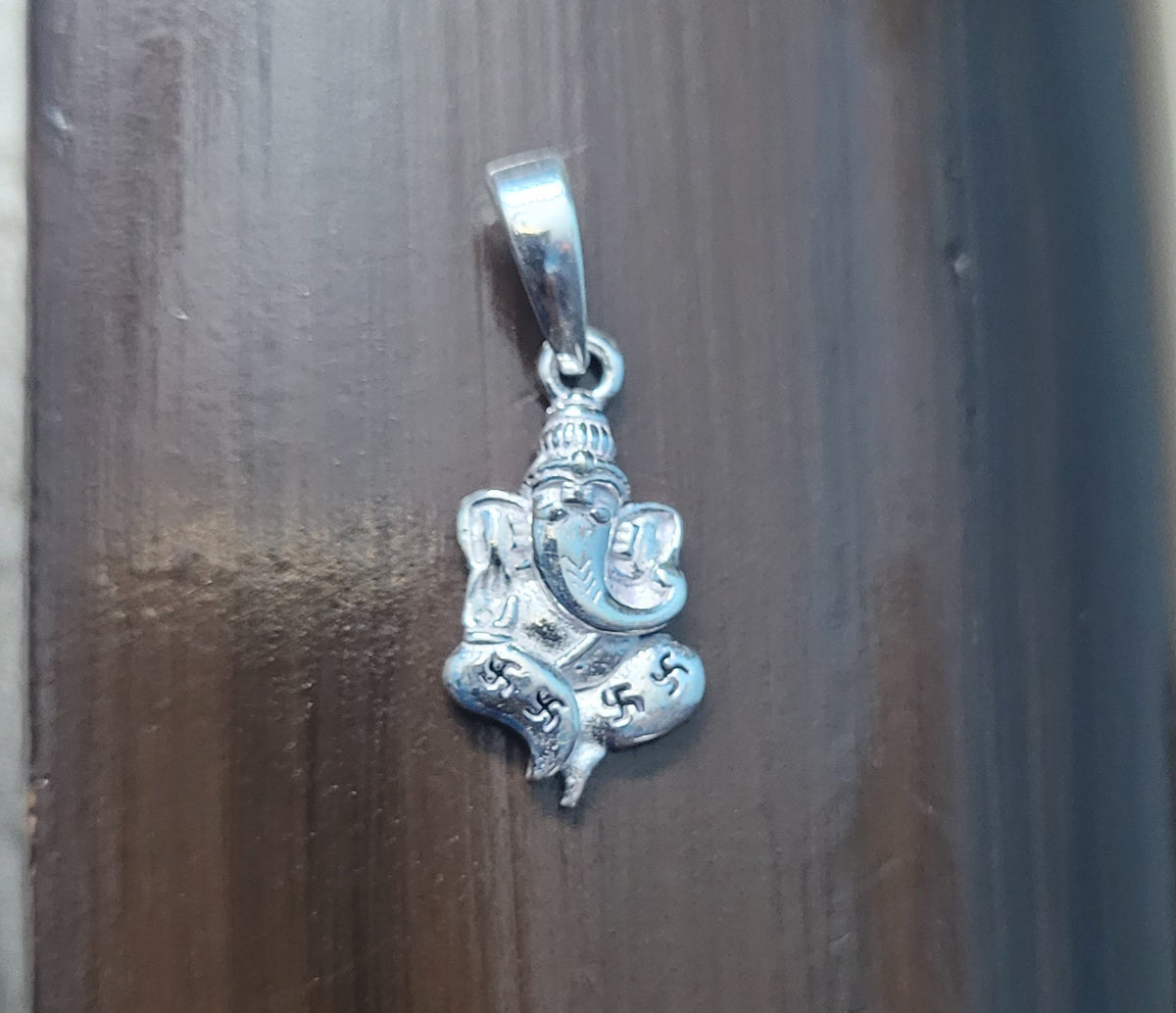Pure 925 Silver Ganesha Pendant – Lord Ganesh Idol Locket for Men & Women | Spiritual Protection Jewelry. Silvergift.in