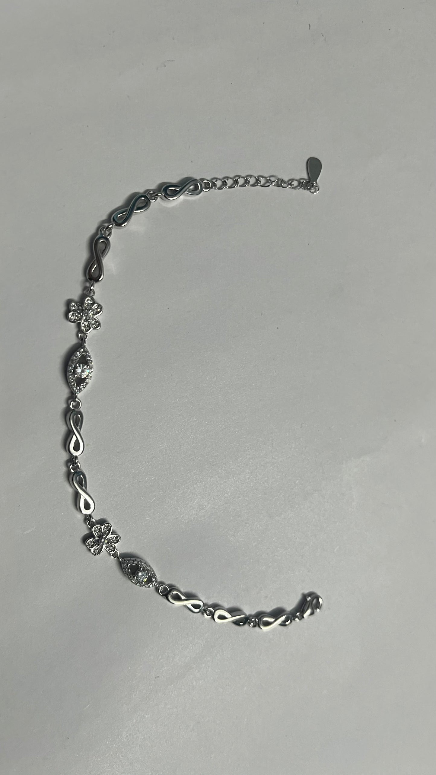 Pure 925 Silver Floral Stone Bracelet for Women – Elegant Flower Design Jewelry. Silvergift.in