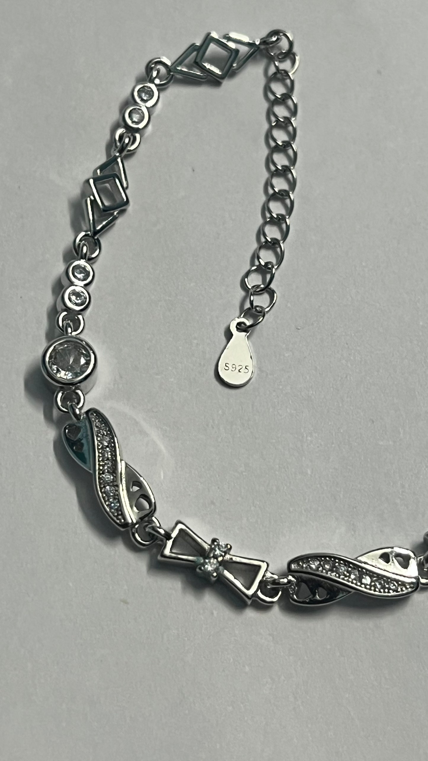 925 Sterling Silver Elegant Women’s Bracelet with Crystal Accents – Adjustable Designer Jewellery. Silvergift.in